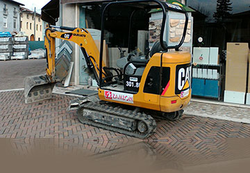 Demolitore per pavimenti. Pavimenti Zambon offre un servizio completo, dalla demolizione allo smaltimento del materiale, con la posa in opera